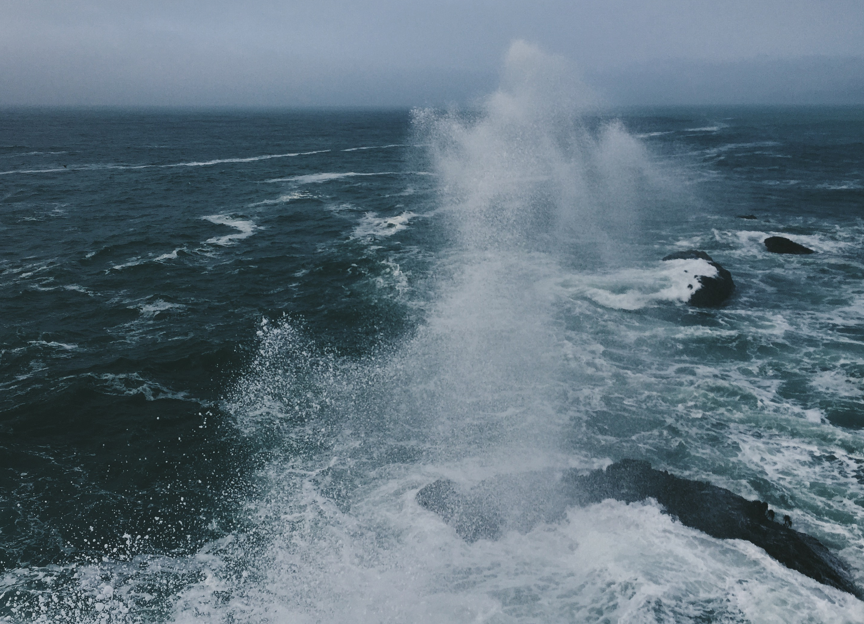 amazing ocean beautiful waves slplashing
